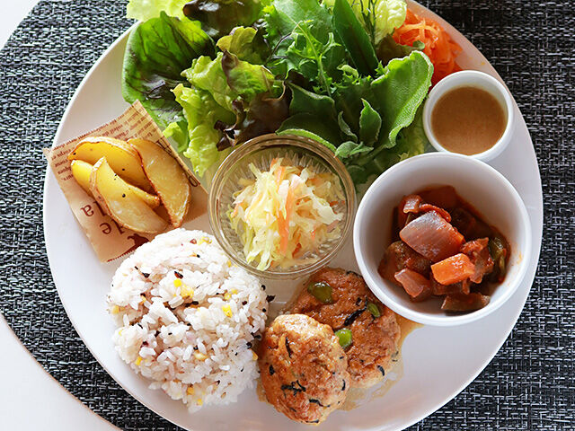 今日は何かな？野菜たっぷりワンプレートランチ