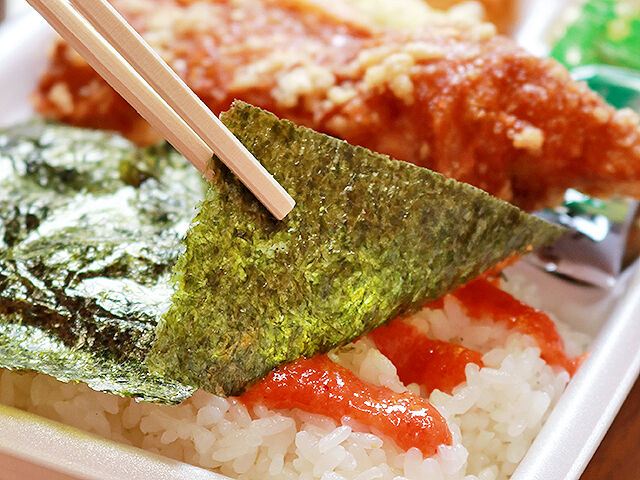 ジューシー！名物デカから揚げ付きの明太のり弁