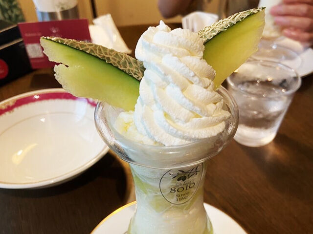 【宇都宮市】ジューシーな桃とメロンのシンプル美味パフェ（フルーツダイニング8010）