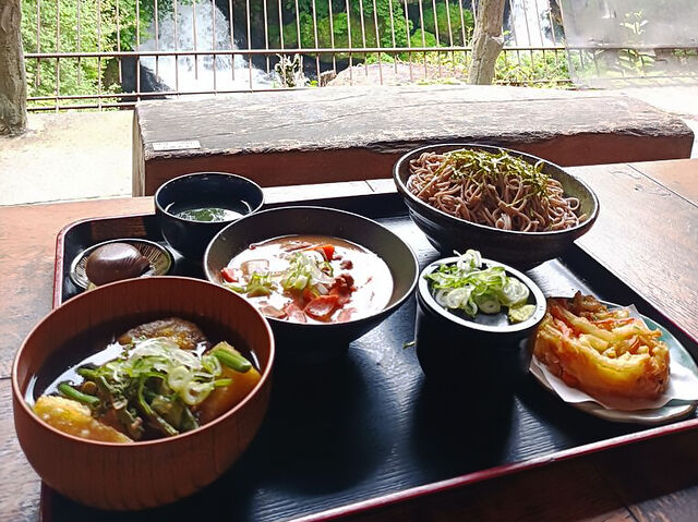 【日光市】滝が見える席で味わう、至福のひととき（龍頭之茶屋）