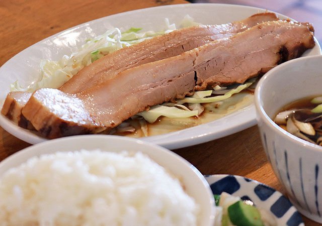 まるで飲みものは言いすぎ？！伝説の豚バラ定食