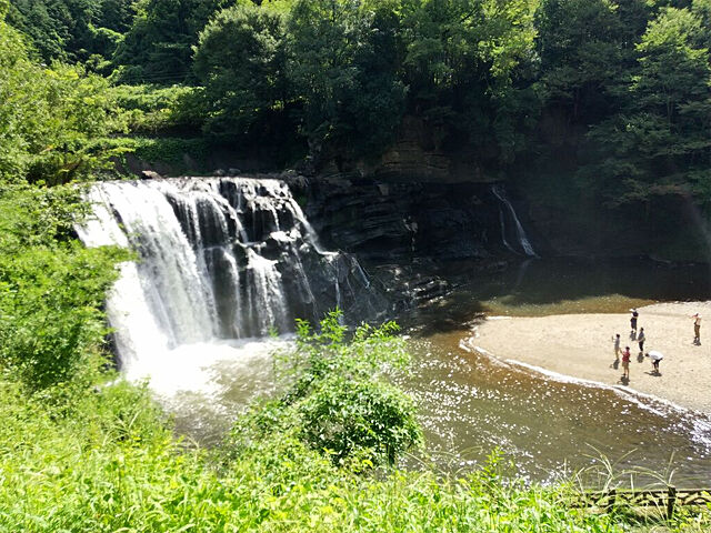 【那須烏山市】滝の近くまで降りられるので水遊びも出来る！（龍門の滝）
