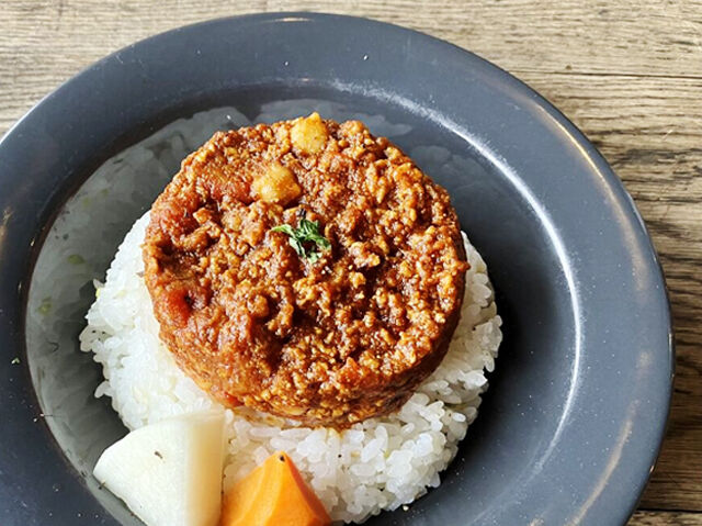 【宇都宮市】トマトドライカレーでランチタイム（マツガミネコーヒービルヂング）