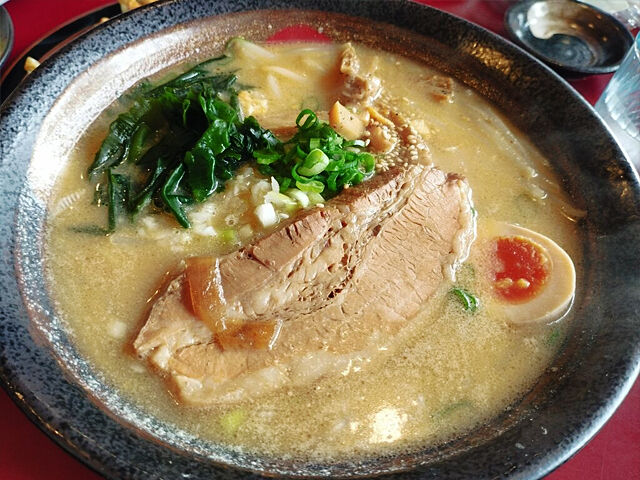 【宇都宮市】厚切りチャーシューの贅沢、幸せな一杯がここに！（満天家 本店）