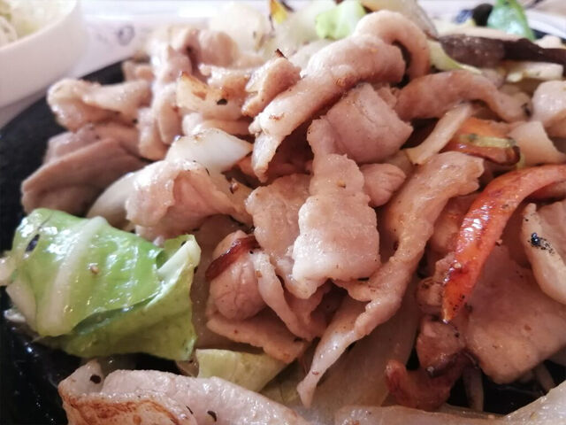 【那須塩原市】熱々のスキレットにお肉と野菜がいっぱ～い（洋風喫茶 ぴっころもんど）