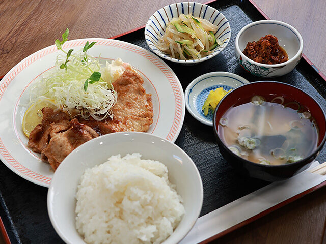 水曜日は生姜焼き！愛情いっぱい絶品ランチ