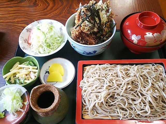【さくら市】ボリューム満点！蕎麦と野菜天丼のセット（奥州路）