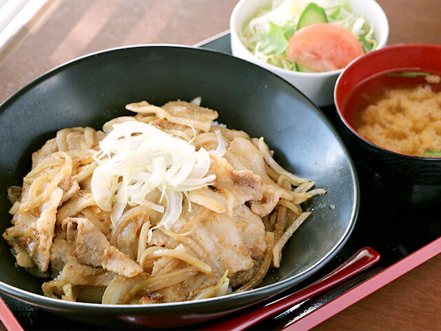 デカ盛り＆コスパ◎！満腹必至の豚バラ生姜焼丼