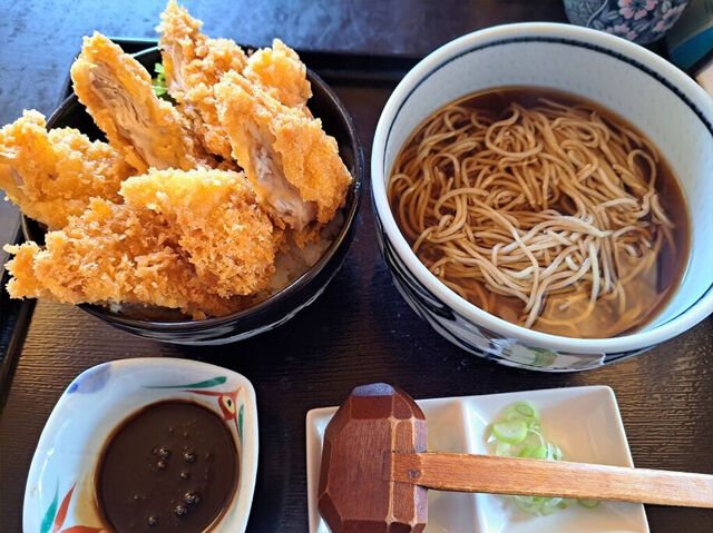 【小山市】お蕎麦とサクサク鶏カツのボリューム満点ランチ（手打ちそば めん坊）