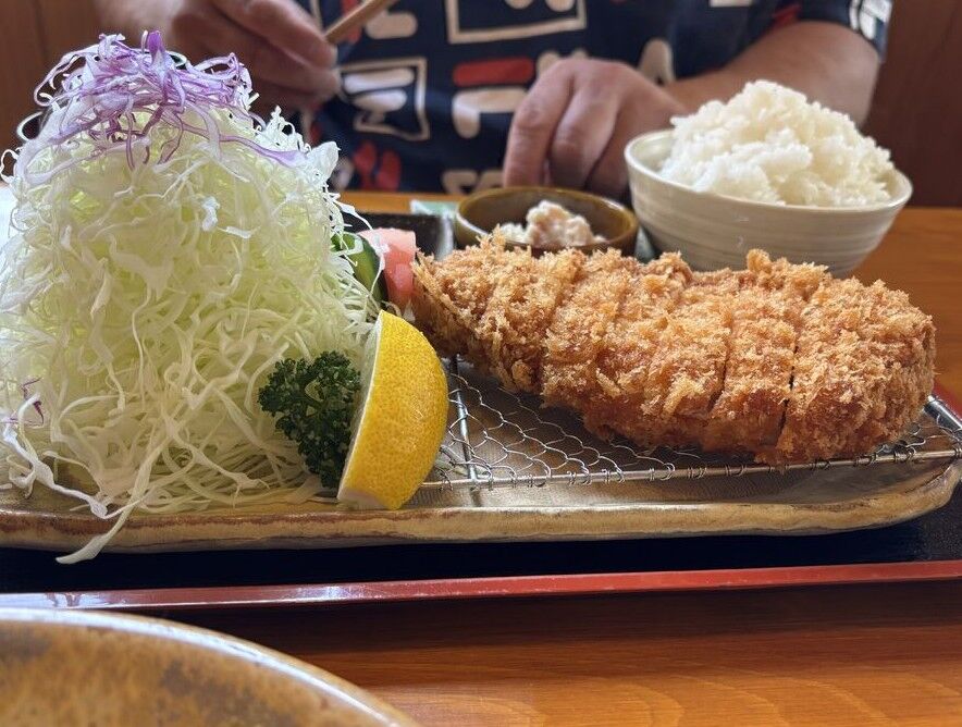 【那珂川町】横からもニンマリ♪人気の愛されトンカツ（レストラン巴夢 ）