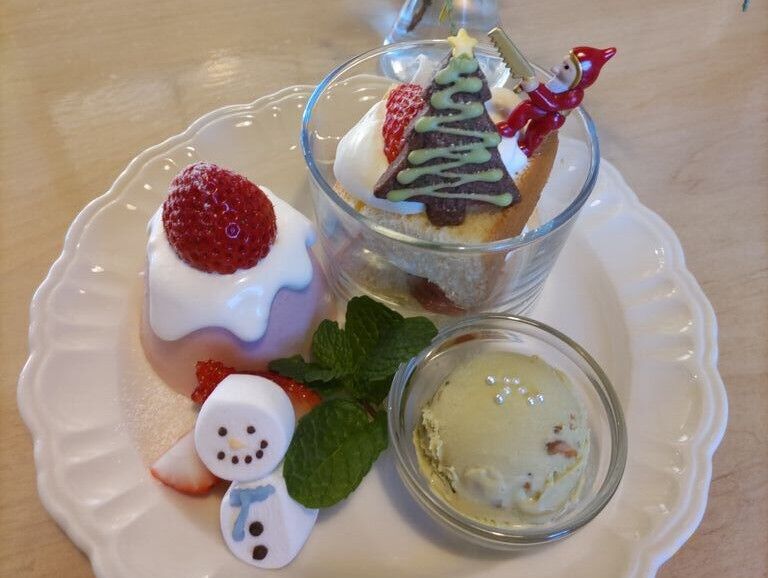 【矢板市】スノーマンがキュート♡お皿の上のスイートクリスマス（シカノクラ珈琲）