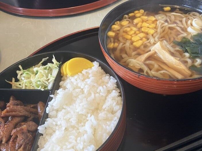 【鹿沼市】ワクワク2段重ね♪ほるもん焼＆らーめんセット（手造りらーめん 鉢木）