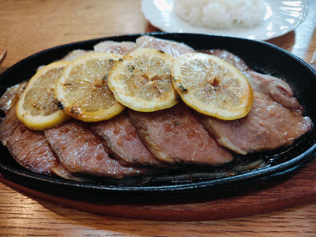 【宇都宮市】レモン香るステーキポークと彩りビュッフェ（まつぼっくり レストランNAKAZATO）
