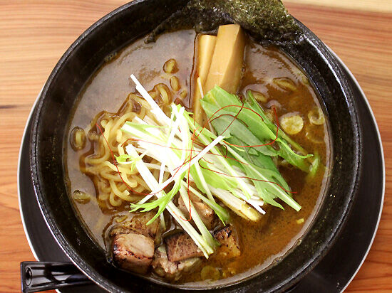 カレーラーメン！！！ スパイシー＆素材の旨み！食べるほどにハマる無添加カレーラーメン