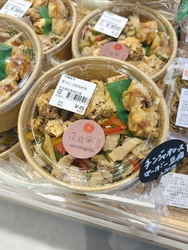 昼食を探しに、...