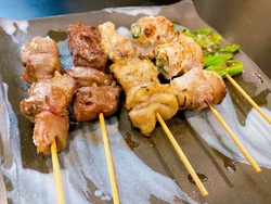鶏レバー串や肉...