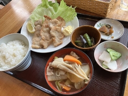 蒸し暑い連休最...
