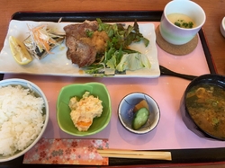 初訪問。平日昼...