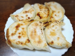 こちらの生餃子...