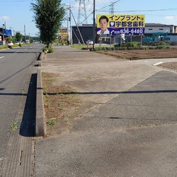 何故か？歩道の...