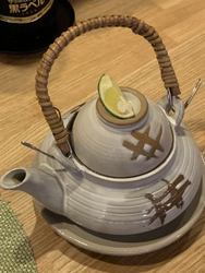 のれんをくぐる...
