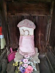 道路脇に小さな...
