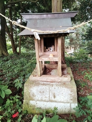 山の神の祠と祭...