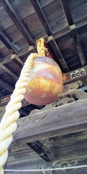 神社で開催され...