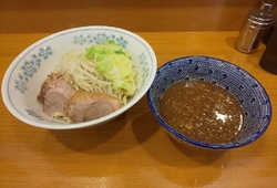 大谷街道のラー...