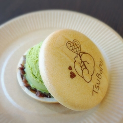 お店の前を通り...