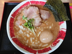 濃厚なラーメン...