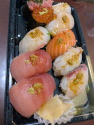 食料品売り場の...