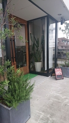 隠れ家的お店を...