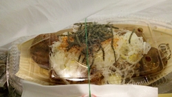 見てください、...