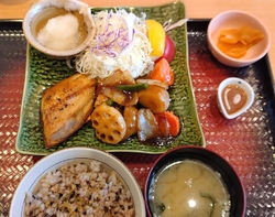 平日午後訪問。...