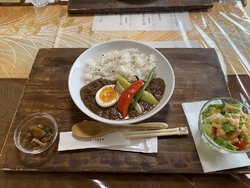 六曜カレーを食...