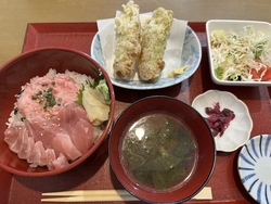 定食が美味しい...