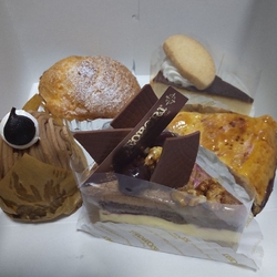 おいしいケーキ...