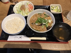 近くの饗茶庵に...