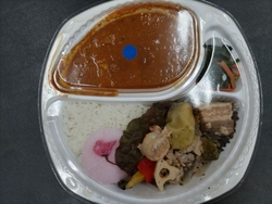 職場でカレーを...