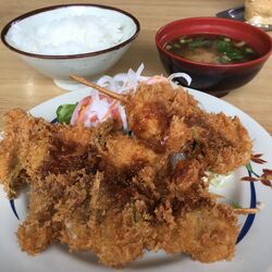 串かつ定食です...