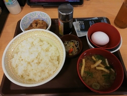 朝食を食べに行...
