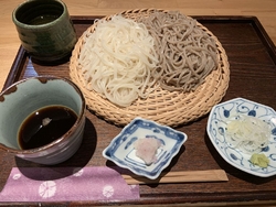 平日の昼どきに...