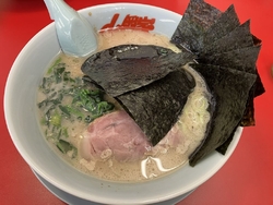 遅めの朝ご飯を...