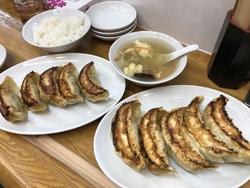夕食時に家族で...