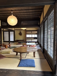 八重桜は満開の...