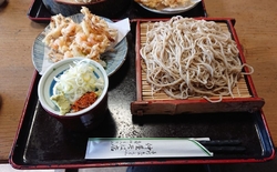 お昼時に初めて...
