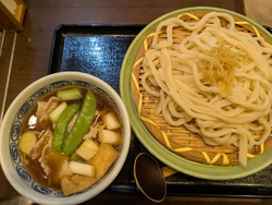小山駅の改札前...