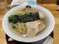 朝からラーメン...