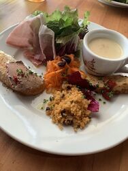 薪窯で焼くピザ...